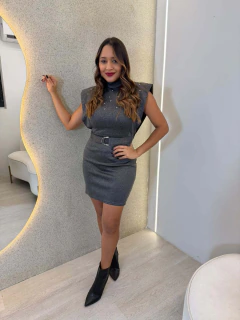 VESTIDO FEMININO COM APLICAÇÃO GEOVANA GRAFITE