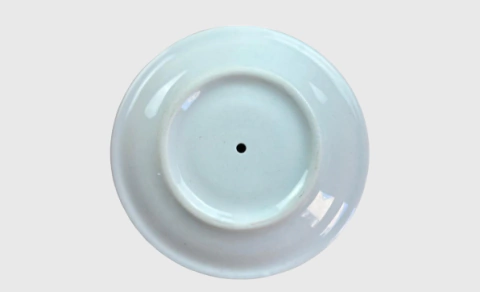 Pires de porcelana branco furado