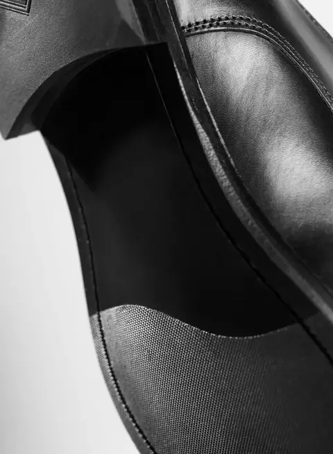 ZAPATO ACORDONADO FORMAL FONDO GOMA