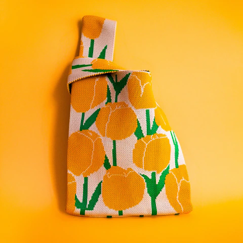 Bolso de Punto - Mini Tote Bag con Estampa de Tulipanes, Diseño Suave y Versátil | Pomelita Bags