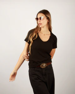 REMERA CUELLO V MINI RIBB