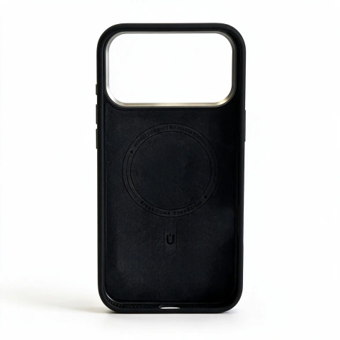 Imagem do Case Skin Touch Preta iPhone 17 Pro Max e 18 Pro Max