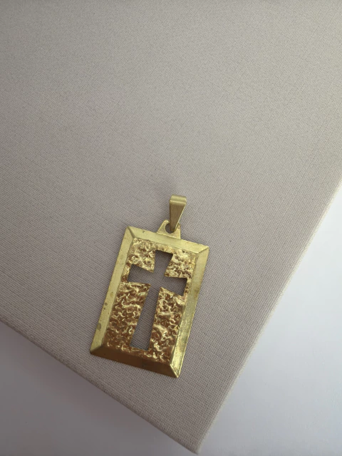 Pingente Placa Cruz Vazada Trabalhada - Cod 3213 - comprar online