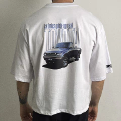 Remera Toyota Hilux 90s + Hotwheel (de regalo) - Rev Cult
