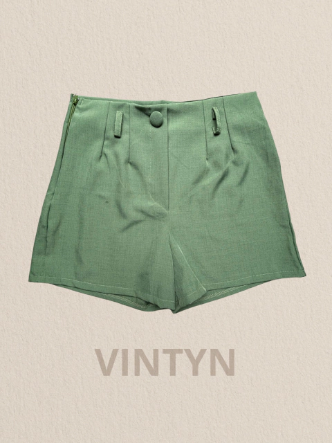 Short Alfaiataria modelo Zara com botão forrado e zíper lateral invisível. Modelagem estruturada que valoriza a cintura