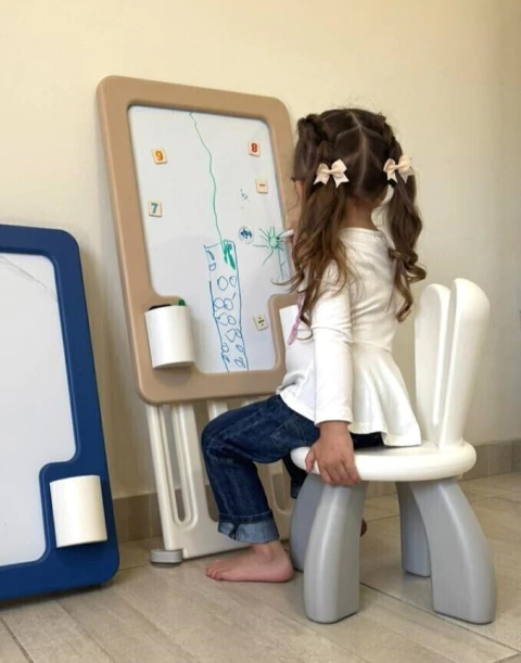 Pizarra Atril Infantil Magnética 2 en 1 + Silla Bunny + Accesorios