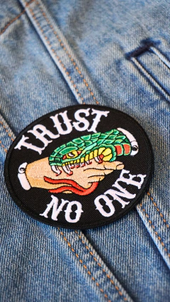 Patch Trust No One na internet