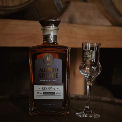 Kit Cachaça Reserva Premium 750ml + Taça Oficial
