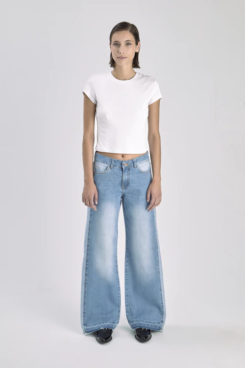 MIRANDA | WIDE LEG AZUL RIGIDO CON RECORTE LATERAL RUEDO DEFLECADO TIRO MEDIO TALLES DEL 36 AL 50 VERTU