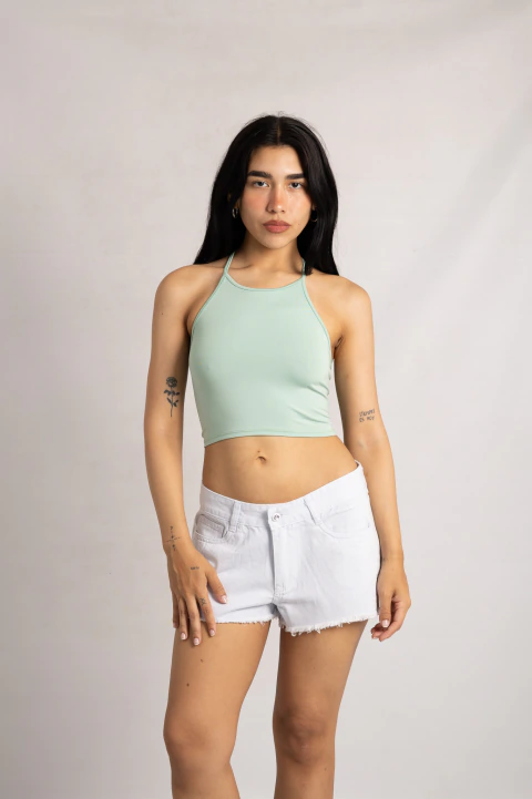 SH-130 | SHORT BLANCO RAYAS CELESTES TIRO MEDIO VERSUS RIGIDO