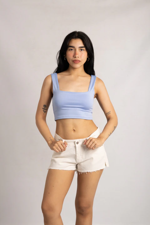 SH-128 | SHORT BEIGE TAPA TRASERA TIRO BAJO RIGIDO ANDAR JEANS