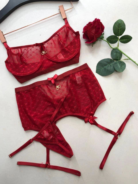 Lingerie Judy, com regulador de tamanho veste do 38 ao 46