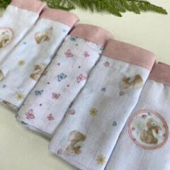 FRALDA P/BEBE QUADRICULADA BABY JOY FABULA ESTAMPA 32105633 INCOMFRAL - comprar online