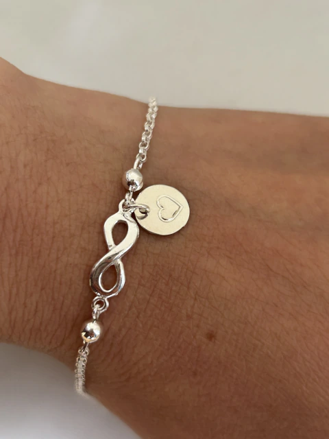Pulsera infinito con grabado