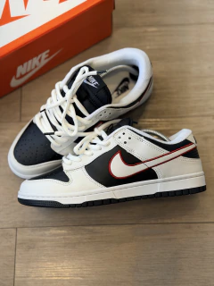 DUNK LOW SB BRANCO/ PRETO/ VERM
