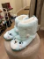 Pantufa Infantil Pelúcia com urso Bordado - comprar online
