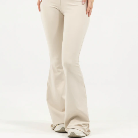 Calça Flare Isa Essence | Off White