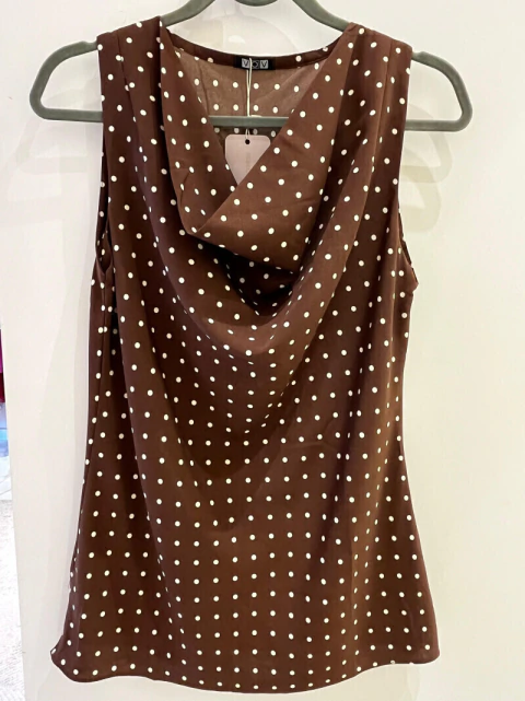 Blusa Crepe Poá Gola Degagê - Marrom - comprar online