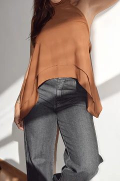 Blusa Cléo na internet
