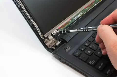 Reparo de Carcaça de Notebook – Recuperação Estrutural e Acabamento Profissional