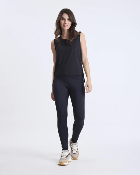 REMERA MADONNA DE POLISOFT ELASTIZADO NEGRO
