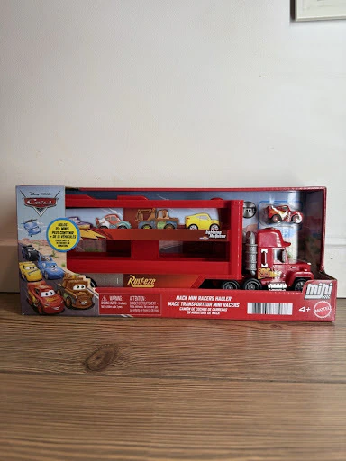 Disney Pixar Cars Mack Mini Racers Hauler + Rayo Mcqueen – Mini Racers