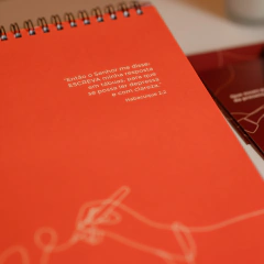 Bloco e Livro, um kit devocional que te ensina ouvir a voz de Deus - loja online
