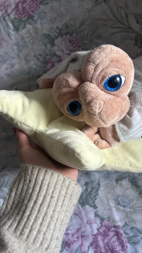 Pelúcia E.T de Pijaminha