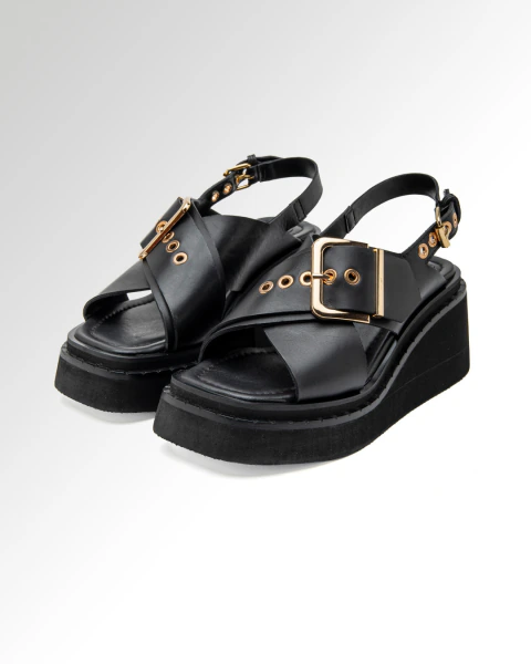 Sandalias EVA de mujer en cuero negro con plataforma y hebillas doradas, diseño moderno. Saverio Di Ricci