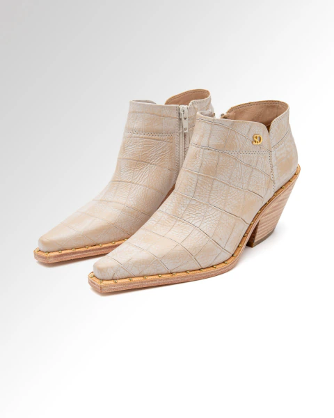 Texanas Sophia en croco natural para mujer, botinetas de cuero con diseño animal print y taco medio, ideales para looks urbanos y modernos. Saverio Di Ricci