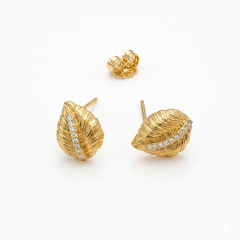 BRINCO TEXTURIZADO CRAVEJADO FOLHEADO DOURADO - comprar online