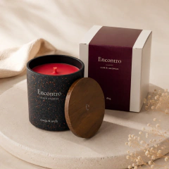 Vela aromática Encontro - Cereja e Avelã - 180g - Edição Limitada - comprar online