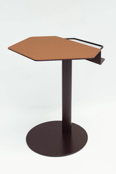 Mesa de arrime cuero en internet