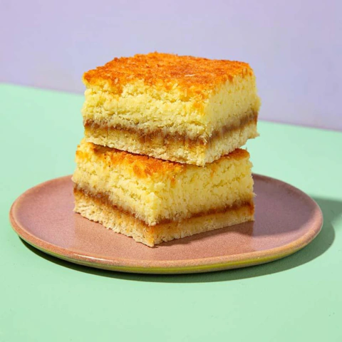 Cuadrado de coco con dulce de leche