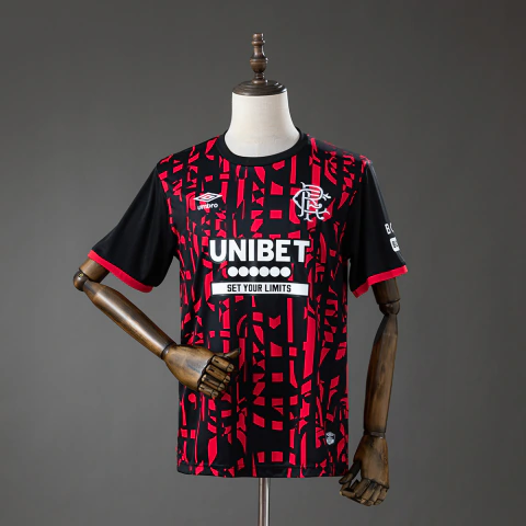 Camisa Rangers III 26/27 - Torcedor Umbro Masculina - Vermelha e preta