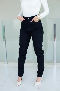 Calça Jeans MOM Cintura Alta Com Elastano - Preto na internet