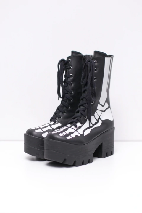 [35] Botas plataforma com estampa de esqueleto Reversa - comprar online
