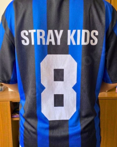 Jersey Karma Stray Kids en internet