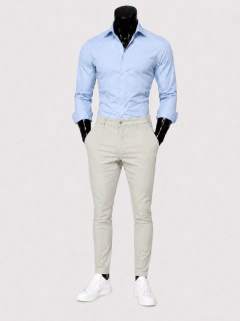 Look Leve/Camisa Azul bebe+Calça Bege