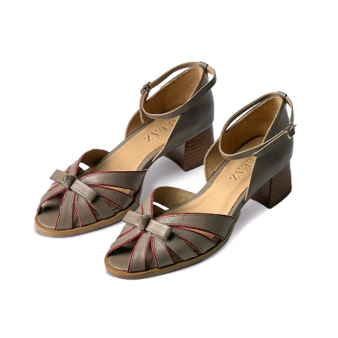 Sapato Ellie Salto Baixo Couro Fendi Lallaz