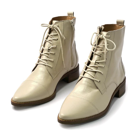 Bota Nany Salto Baixo Couro Creme Lallaz