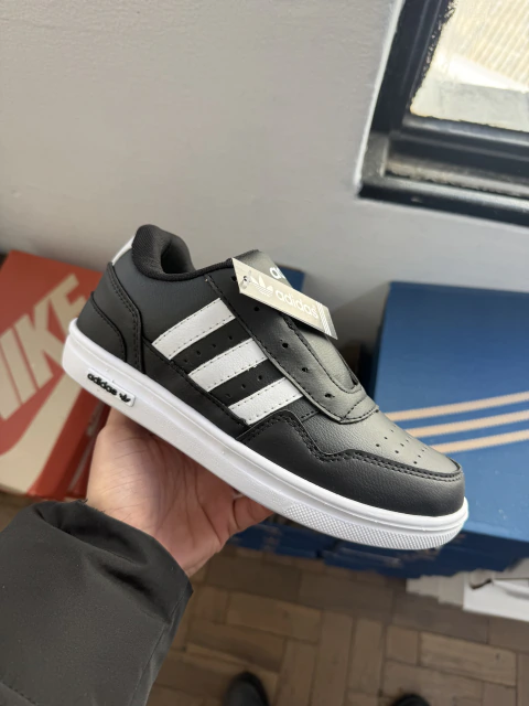 Tênis Adidas
