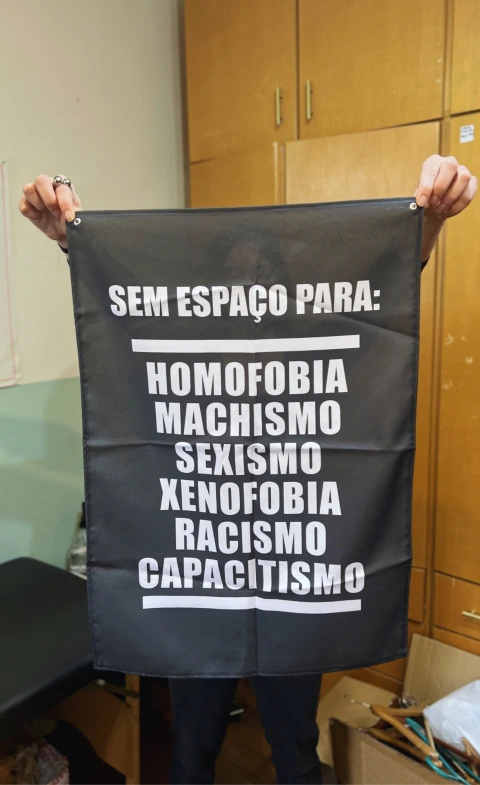 Sem espaço - Bandeira