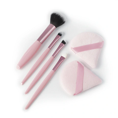 Set de maquillaje con 4 pinceles y 2 pads de microfibra