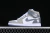 Nike Air Jordan 1 Mid " White Medium Cool Grey " en internet