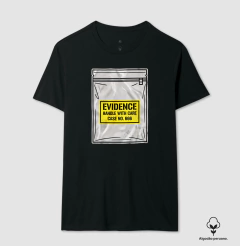 Camiseta Algodão Peruano True Crime "Evidence Bag" | Caso Nº 666 - loja online
