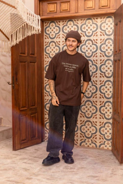 Camiseta Oversized Um Menino Nasceu na internet