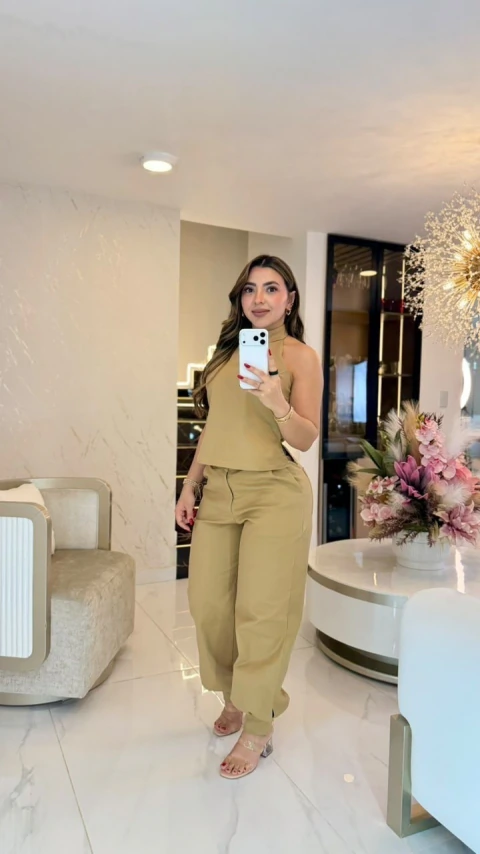 Conjunto de pantalón y blusa sin mangas - comprar en línea