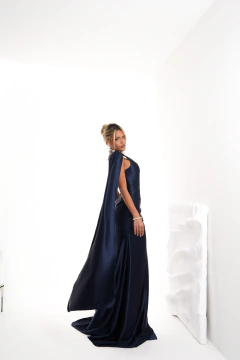 Imagem do VESTIDO DE FESTA LONGO ACETINADO COM CAPA FENDA TENDÊNCIA GOIÂNIA