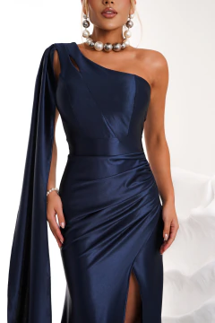 VESTIDO DE FESTA LONGO ACETINADO COM CAPA FENDA TENDÊNCIA GOIÂNIA - comprar online